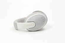 Load image into Gallery viewer, Kokoon Smart Headphones for Sleep in black and grey
