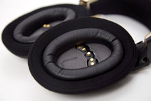 Load image into Gallery viewer, Kokoon Smart Headphones for Sleep in black and grey